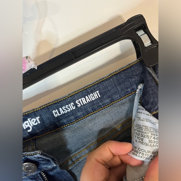 Wrangler Women’s Classic Straight Leg Dark Blue Wash Denim Jeans Sz 16 Regular - Picture 9 of 9